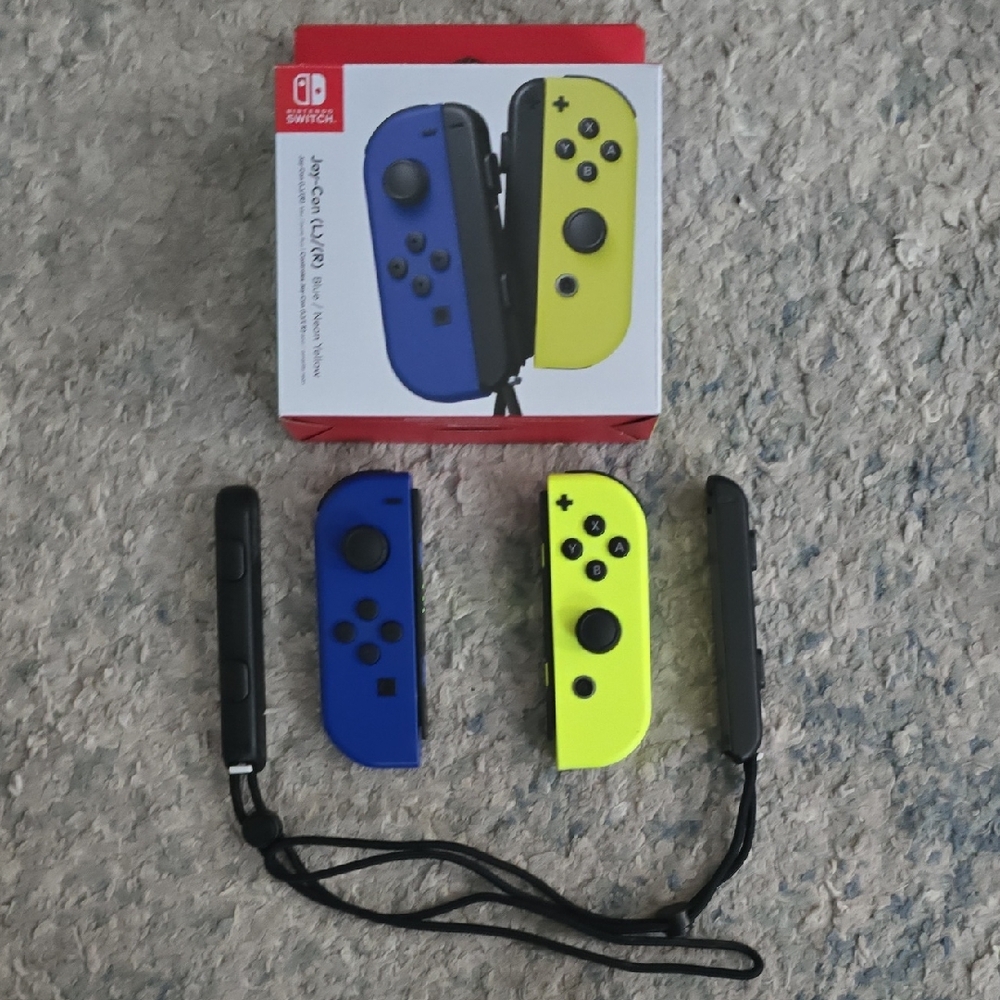 Nintendo Switch Family Bundle - Picture 9 of 16
